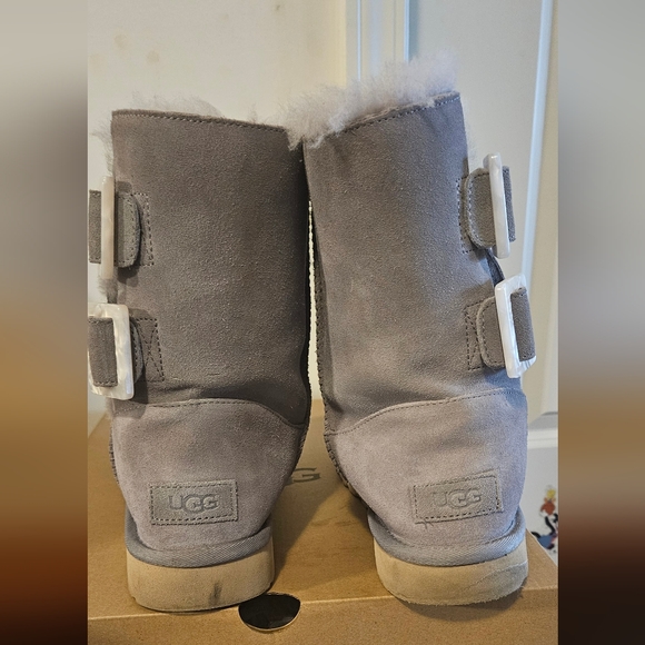 UGG Bailey Fashion Buckle Soft Amethyst Gray Sheepskin size 9 Boot - Picture 3 of 5